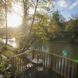  Holiday home River View House Cleveland Bridge